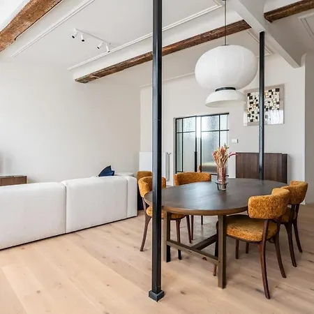 Huswell - Stylishly Renovated With View Apartment
