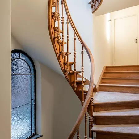 Huswell - Stylishly Renovated With View Apartment